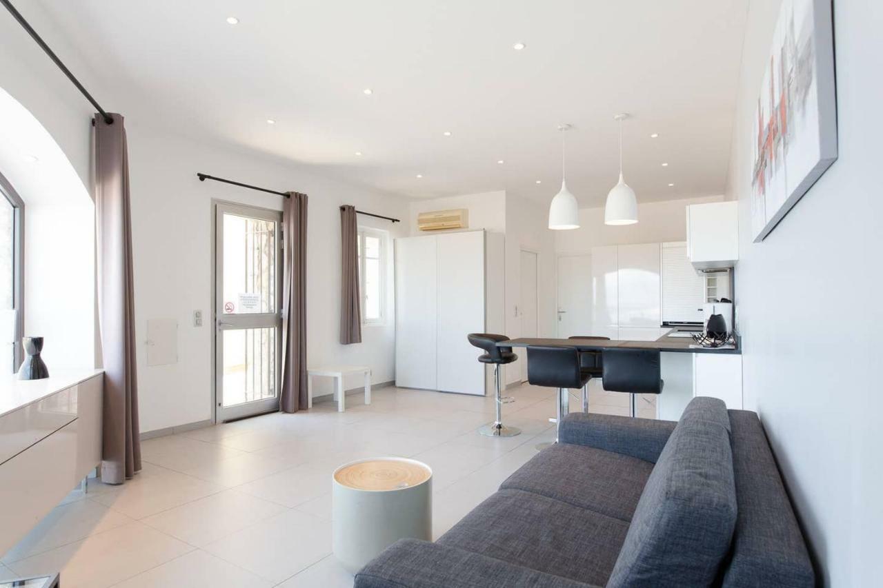 Appartement 4 Personnes Vue Mer Remparts Antibes Esterno foto